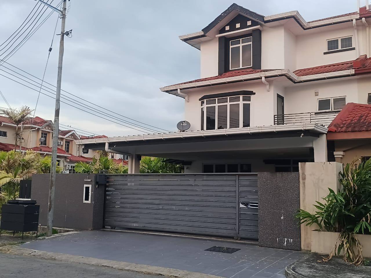 📍Taman Kingfisher Ujana 2.5 Storey Corner End Lot Landed House For Sale